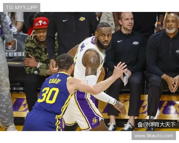 老传统上线!勇士第三节轰 39 分,5 分追近湖人 老传统上线!勇士第三节轰 39 分,5 分追近湖人